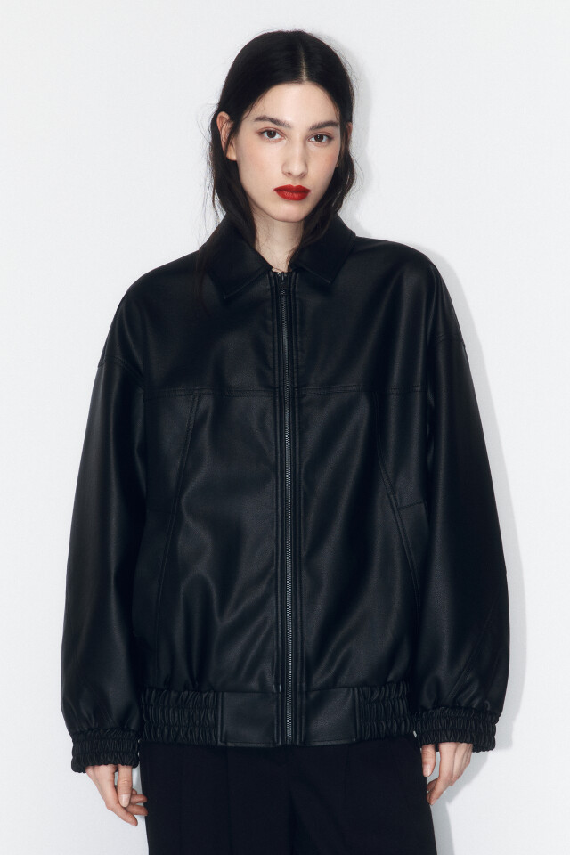 Куртка-бомбер oversize из искусственной кожи - цвет черный - 4