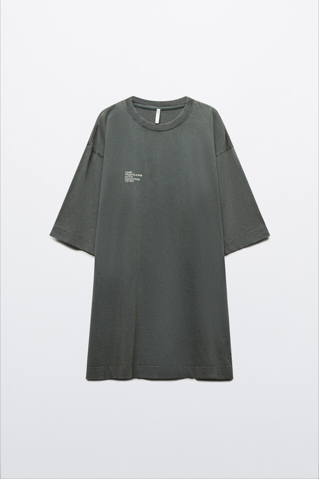 Платье-футболка oversize вареное с принтом - цвет зеленый - 7