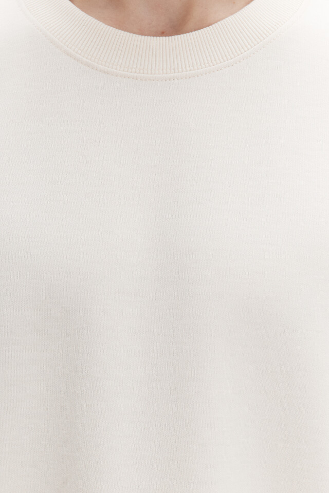 Футболка oversize из плотного трикотажа - цвет бежевый - 5