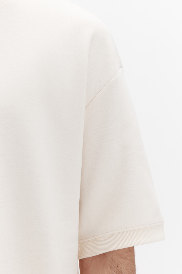 Футболка oversize из плотного трикотажа - цвет бежевый - 6