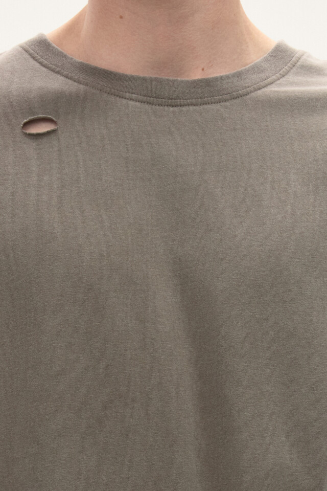Футболка oversize с рваными элементами - цвет коричневый - 6