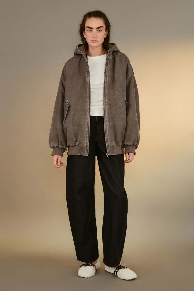 Куртка-бомбер oversize с капюшоном - цвет коричневый - 4