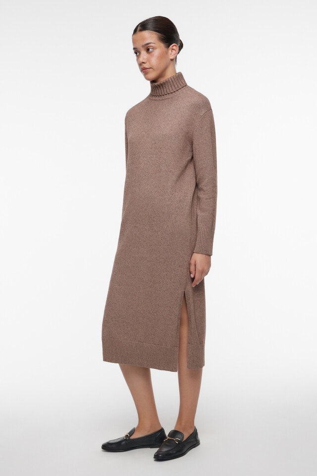 Платье-свитер KnitMidiDress вязаное с разрезом - цвет бежевый - 4