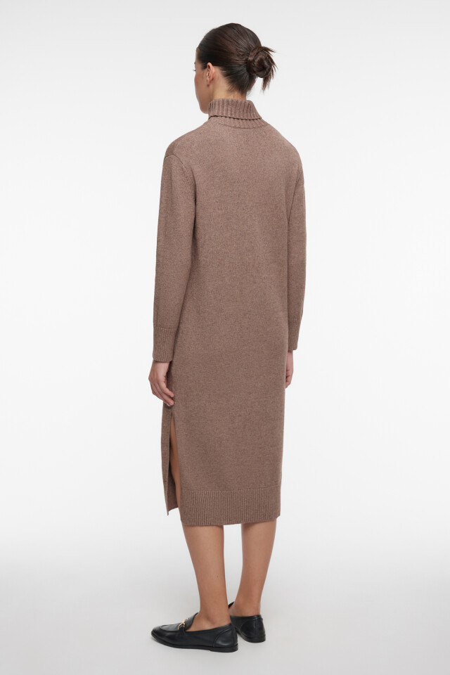 Платье-свитер KnitMidiDress вязаное с разрезом - цвет бежевый - 5