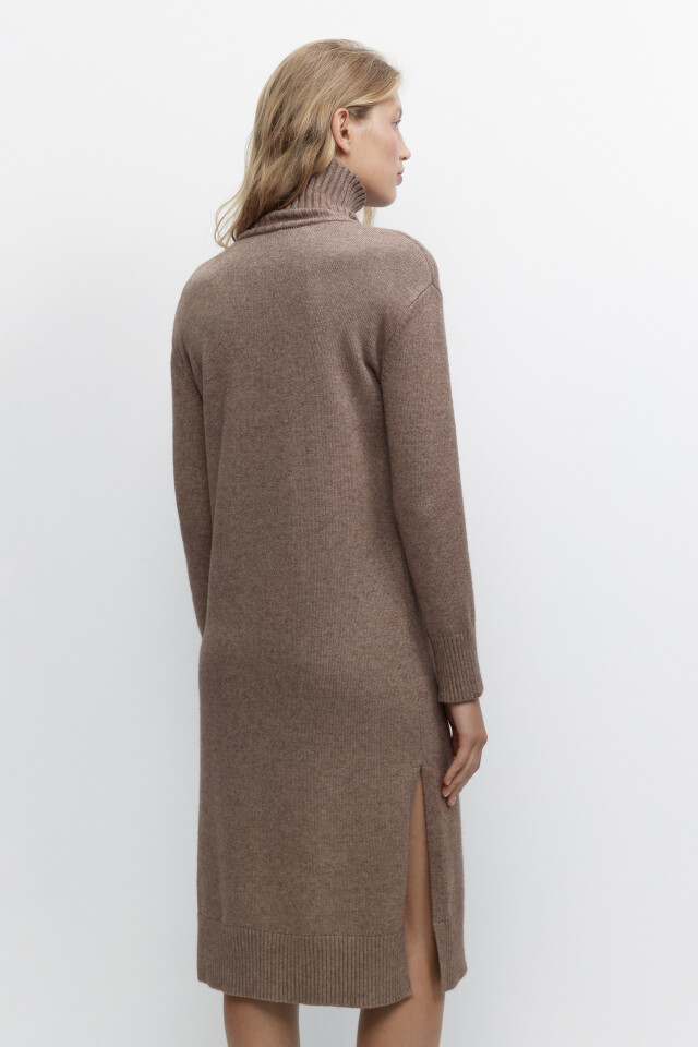 Платье-свитер KnitMidiDress вязаное с разрезом - цвет бежевый - 3