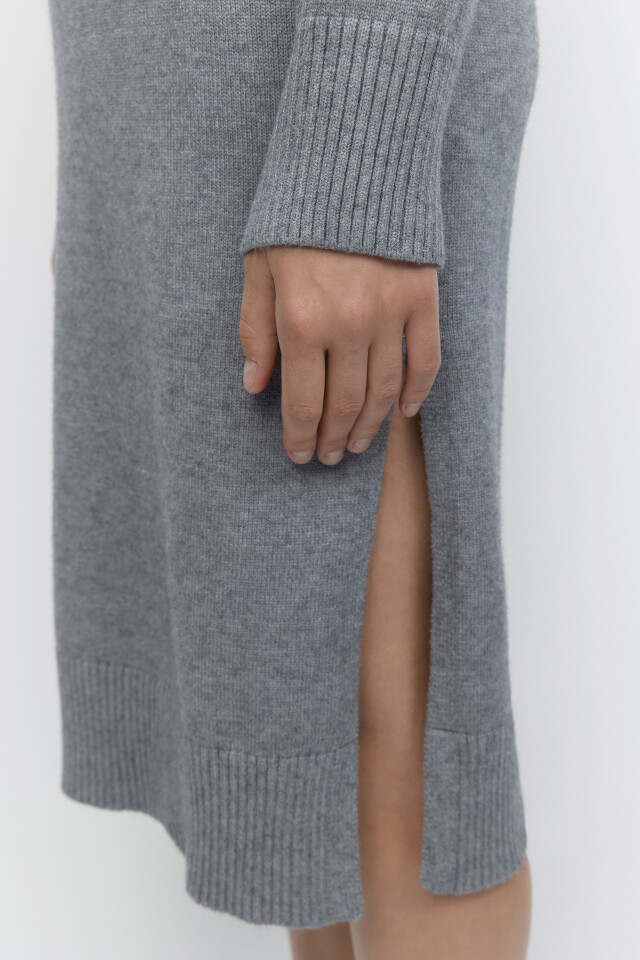 Платье-свитер KnitMidiDress вязаное с разрезом - цвет серый - 7