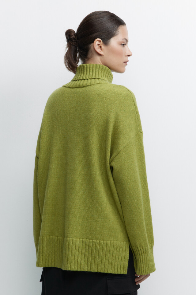 Свитер SWEATER свободный с боковыми разрезами - цвет зеленый - 4