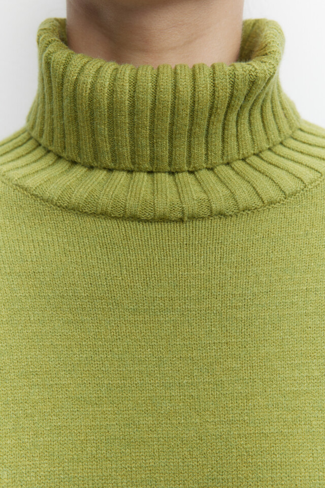 Свитер SWEATER свободный с боковыми разрезами - цвет зеленый - 6