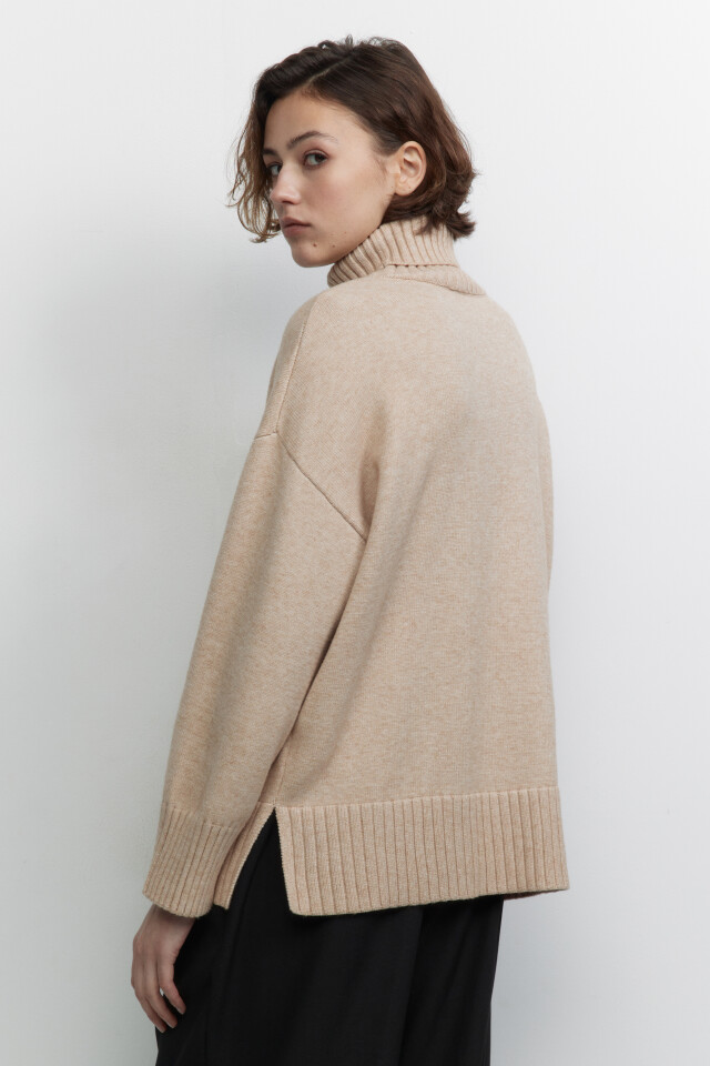 Свитер SWEATER свободный с боковыми разрезами - цвет бежевый - 4